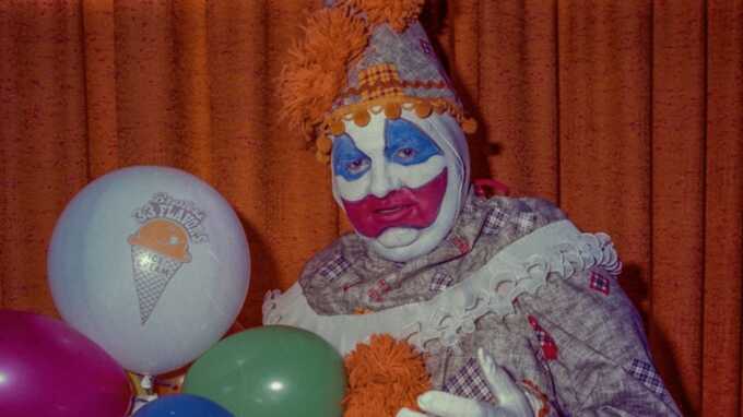 История маньяка-убийцы детей, который стал причиной распространения в США боязни клоунов