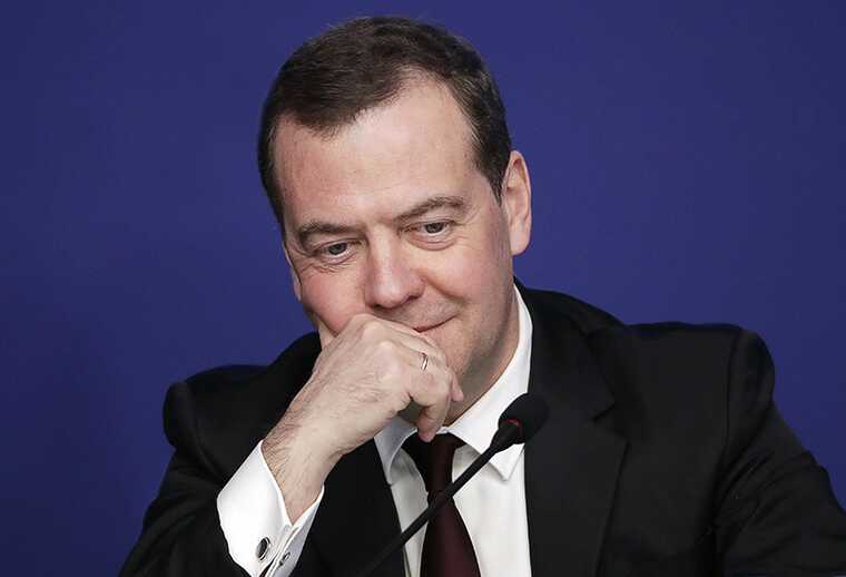 Медведев посчитал недоразумением названные Украиной кусочки России