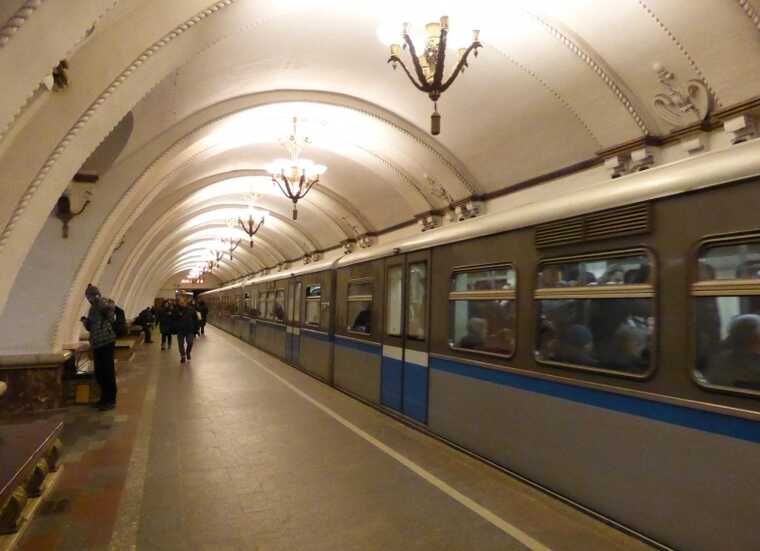 Движение на Арбатско-Покровской линии метро Москвы восстановили