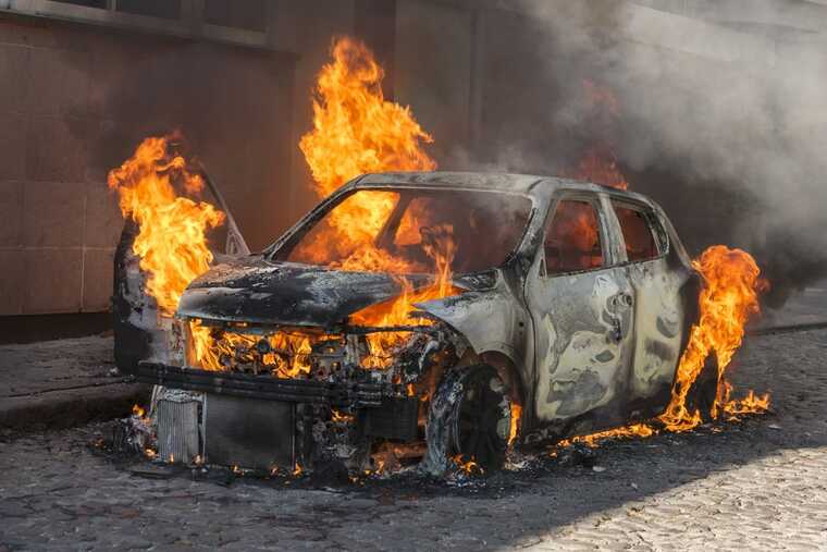 В российском городе арестовали причастных к убийству человека в сгоревшей машине