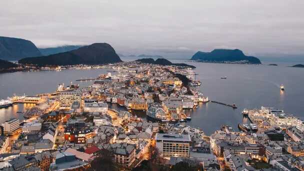 Норвегия подняла налоги на 0,1%. 30 миллиардеров покинули страну