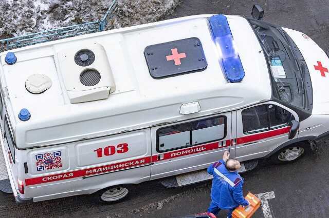 17-летняя россиянка упала с шестого этажа и выжила