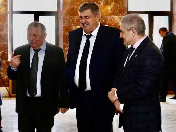 Глава Дагестана Сергей Меликов чаще стал появляться в Москве, отсутствуя в регионе по две недели в месяц